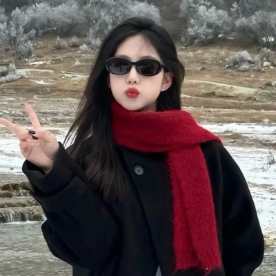 坐推土机的少女
